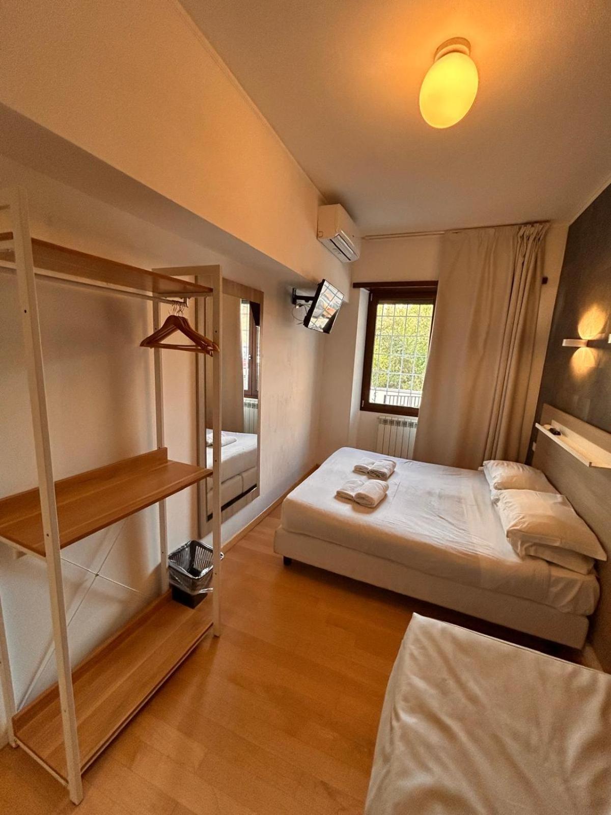 Luciano Laterani Guest House, Rome